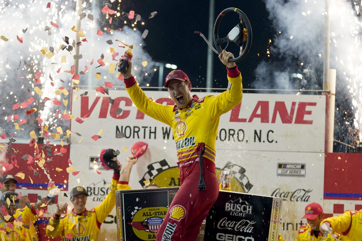 Joey Logano thống trị trong All-Star Race, mang về giải thưởng 1 triệu đô la tại North Wilkesboro Speedway